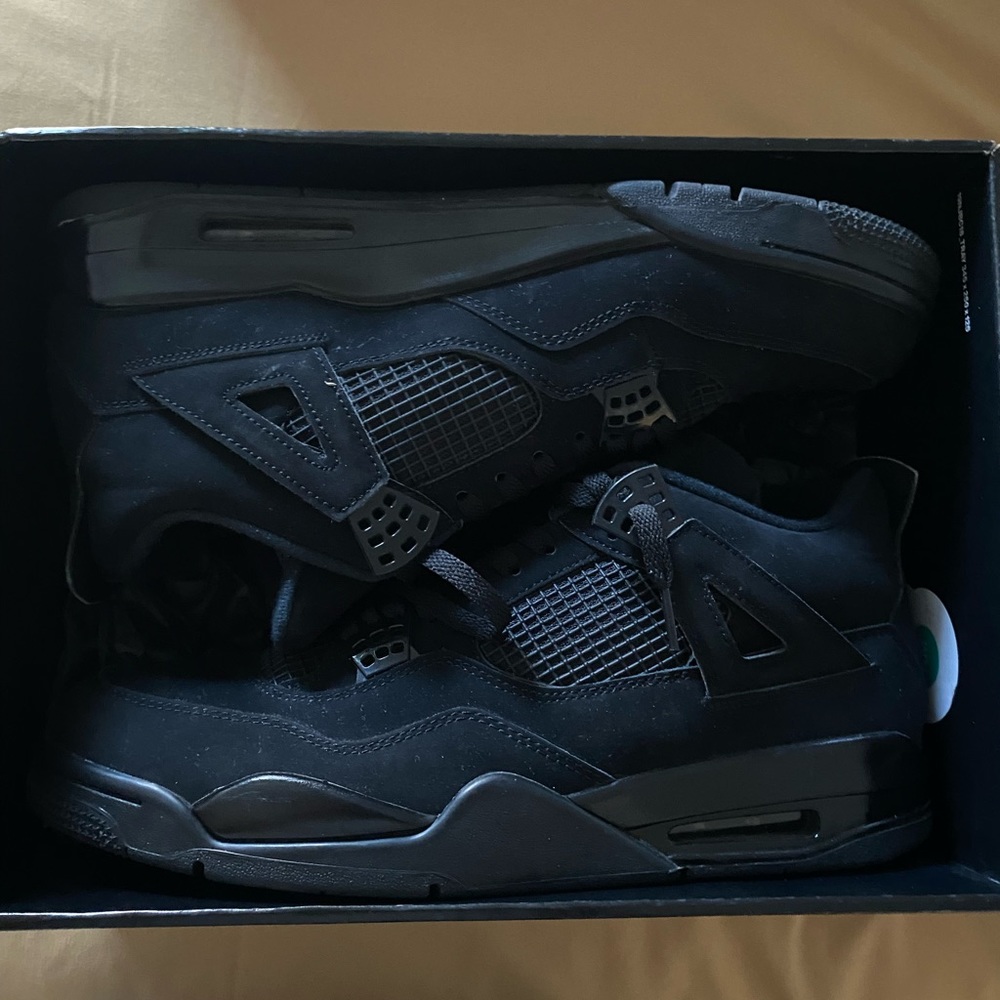 Black Cat Jordan 4